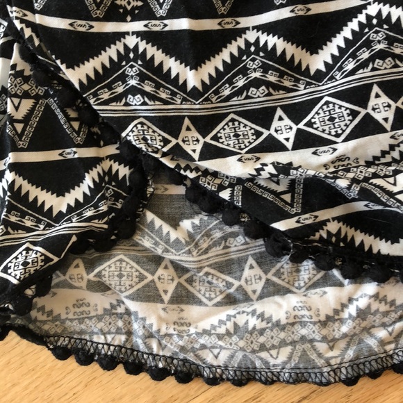 Black flowy shorts - Picture 2 of 2